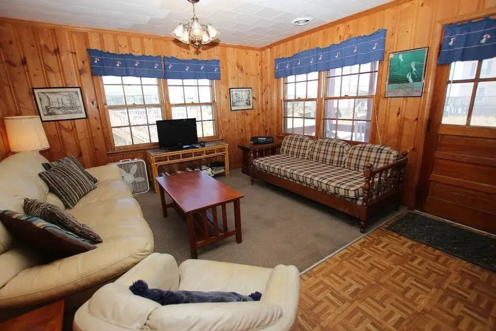 Westside - 3 Br home by RedAwning