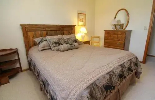 Nelscott Flat - 3 Br home by RedAwning