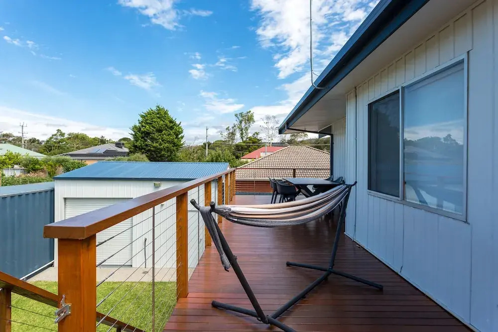 Upstairs Cottage on Beachurst