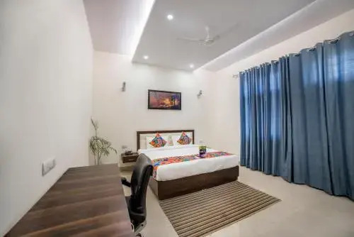 FabHotel Gurgaon 6