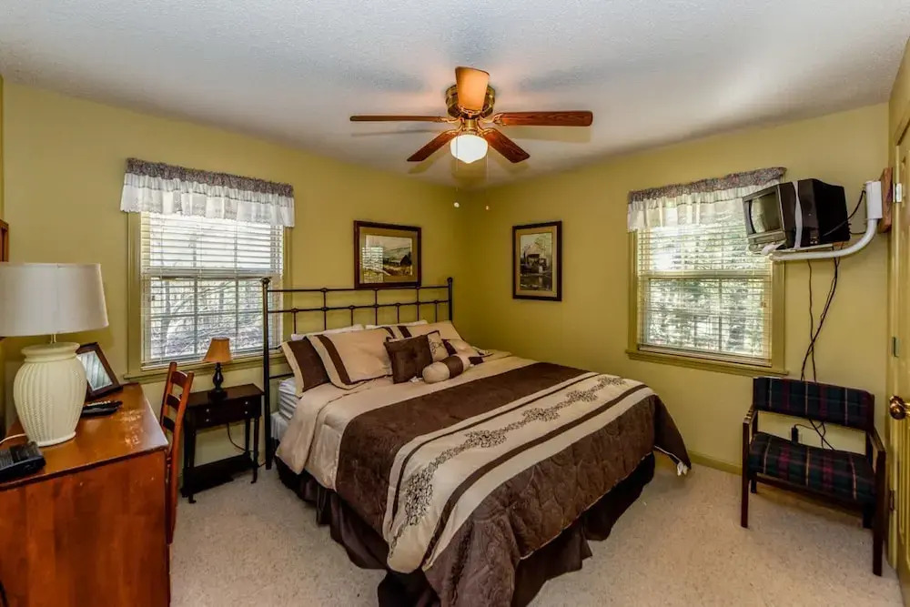 Daddy's Dream - 3 Br home by RedAwning