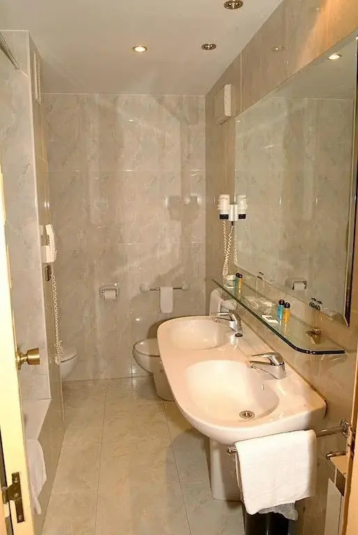 Lur Gorri Hotel