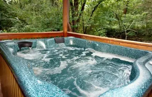 Creekside Memories - 2 Bedrooms, 2 Baths, Sleeps 6 Cabin by RedAwning