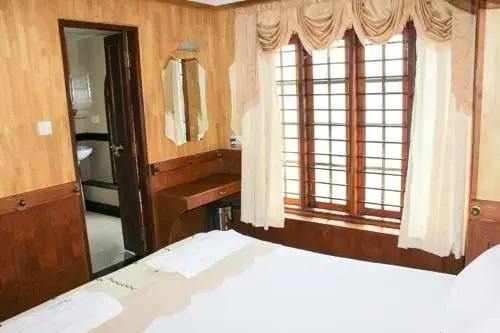Pournami Houseboats