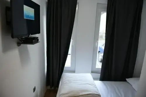 Motel Alibi