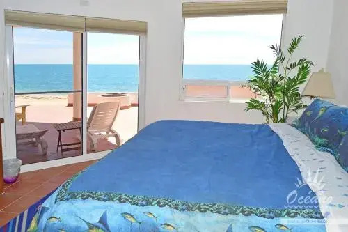Bella Mareas by RedAwning