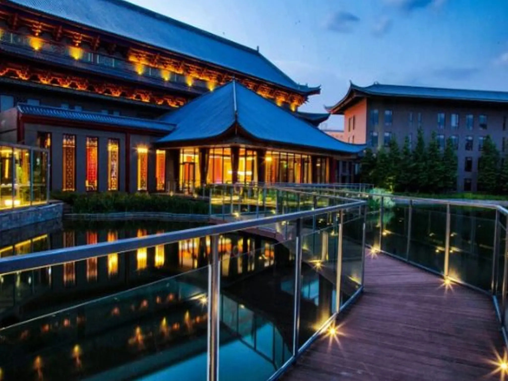 Cloud Hotel & Resort