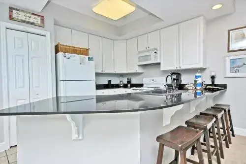 San Carlos 1404 by Youngs Suncoast