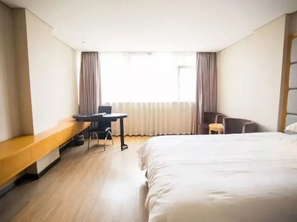 The Bai Lu Business Hotel