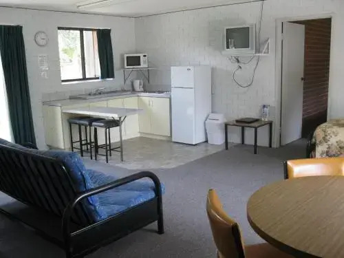 River Village Motel & Holiday Units