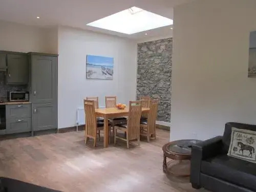 Lakeview Courtyard Cottage