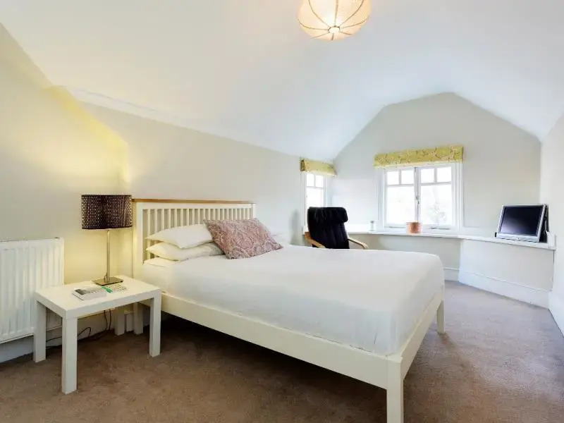 Veeve  3 Bed Family Home With Garden Thorney Hedge Road Chiswick