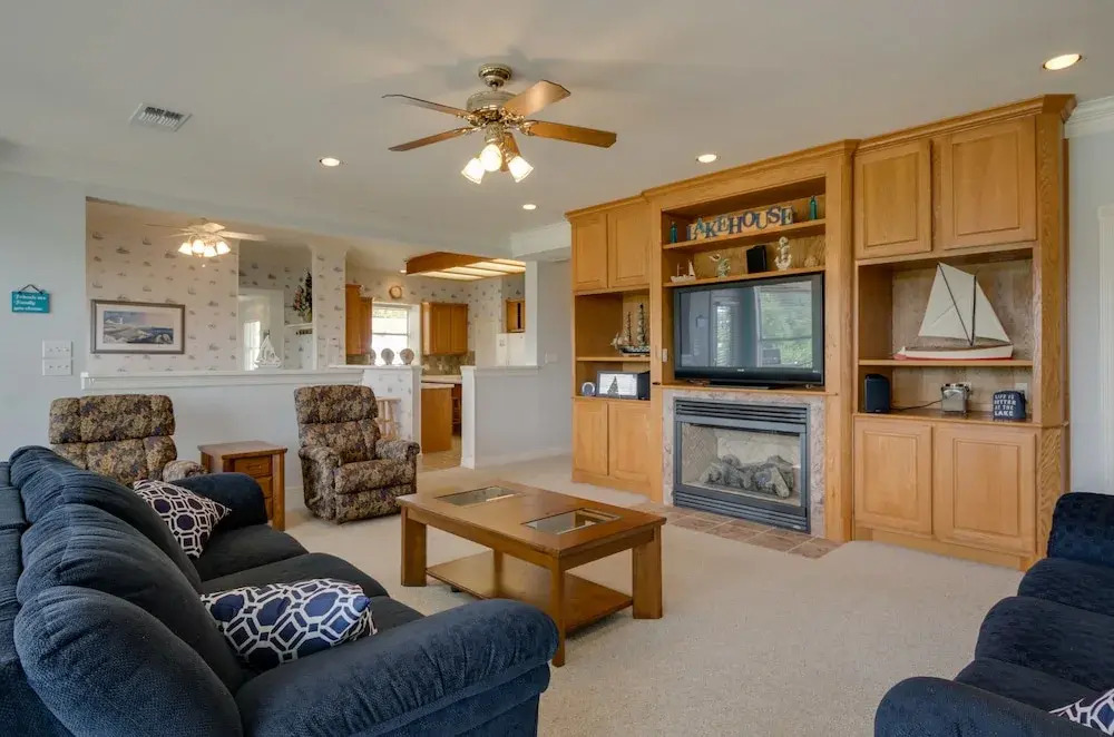 Canyon Lake Waterfront Paradise W/Guesthouse - 7 Br villa by RedAwning