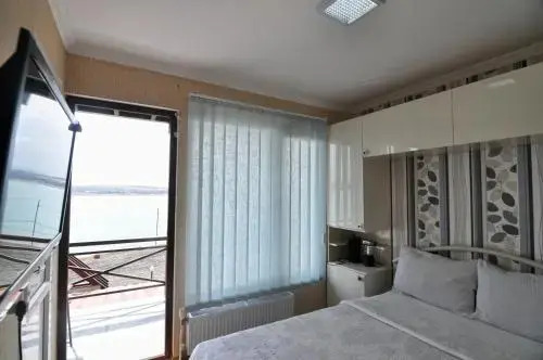 Aphra Hotel