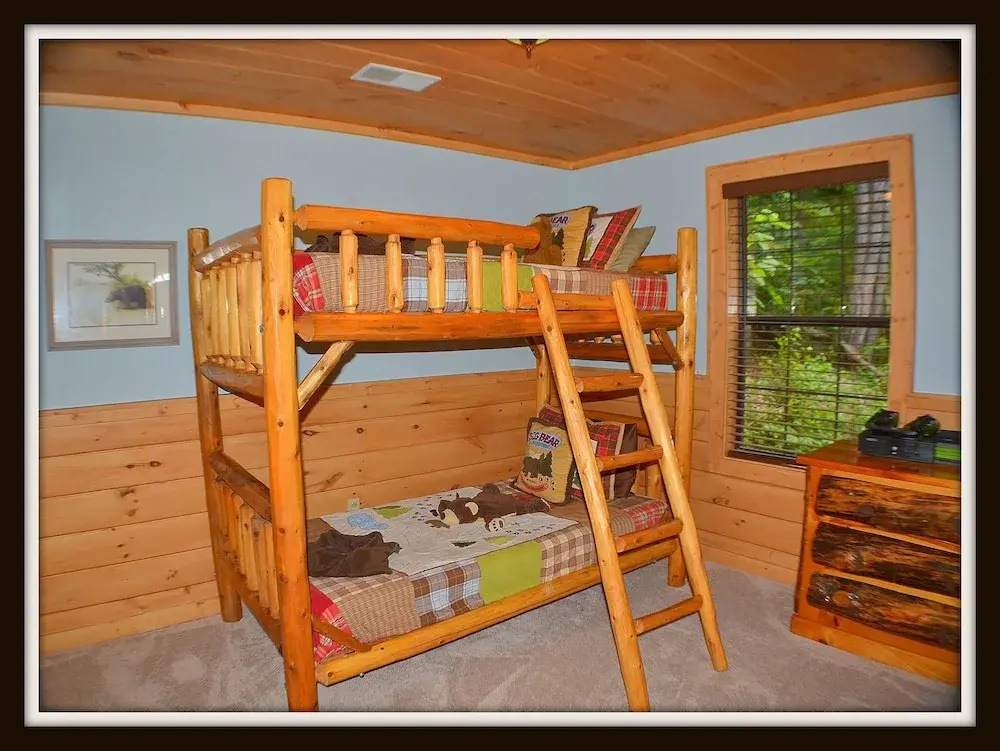 Sugar Bear Mountain Hideaway 3 Bedroom Cabin by RedAwning