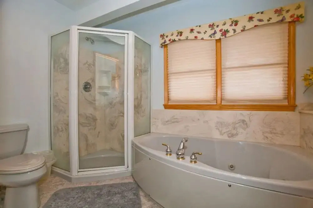 Adams Eden - 2 Br home by RedAwning