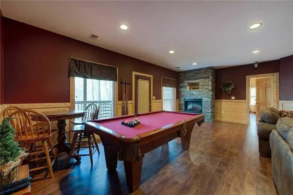 Hickory Hollow Lodge - Eight Bedroom Cabin