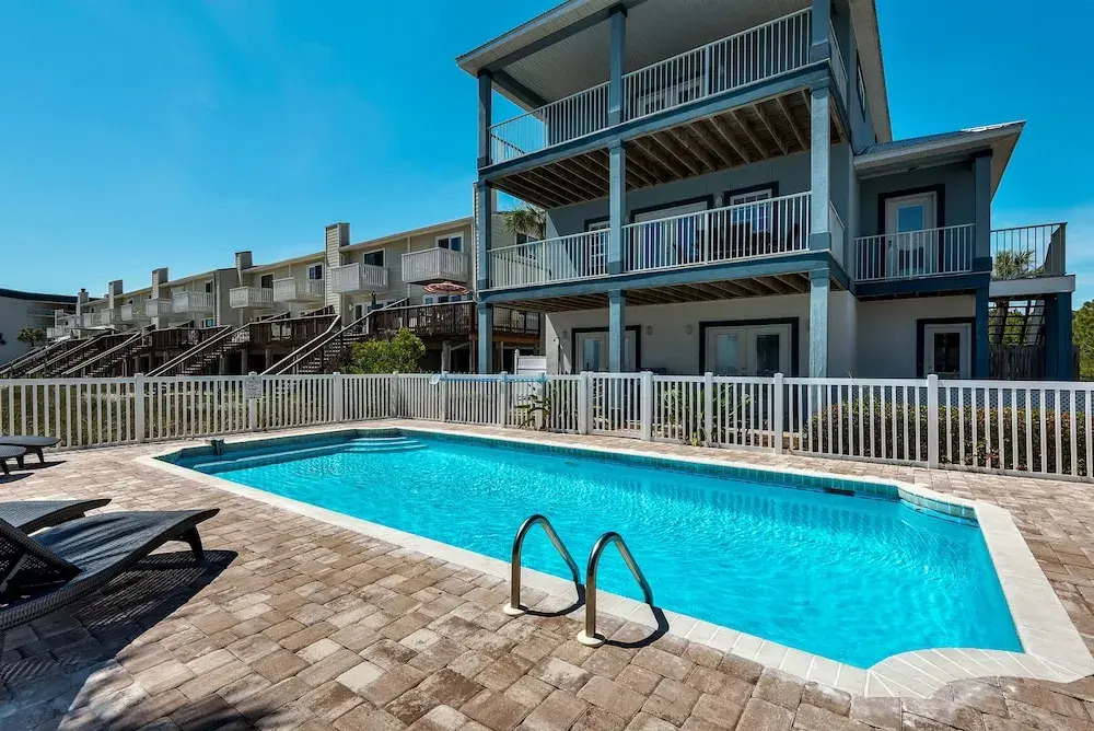 13 Seawinds Ct Heart And Sol - Six Bedroom House