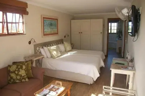 Two Oaks B&B