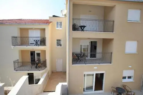 Villa Iris Apartments