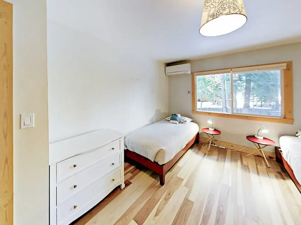Chic Ski Retreat - 4 Br Home