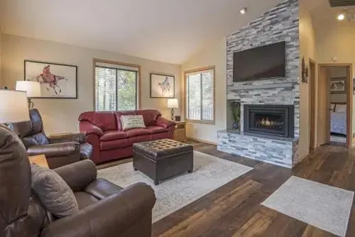 White Alder 6 - 3 Br home by RedAwning