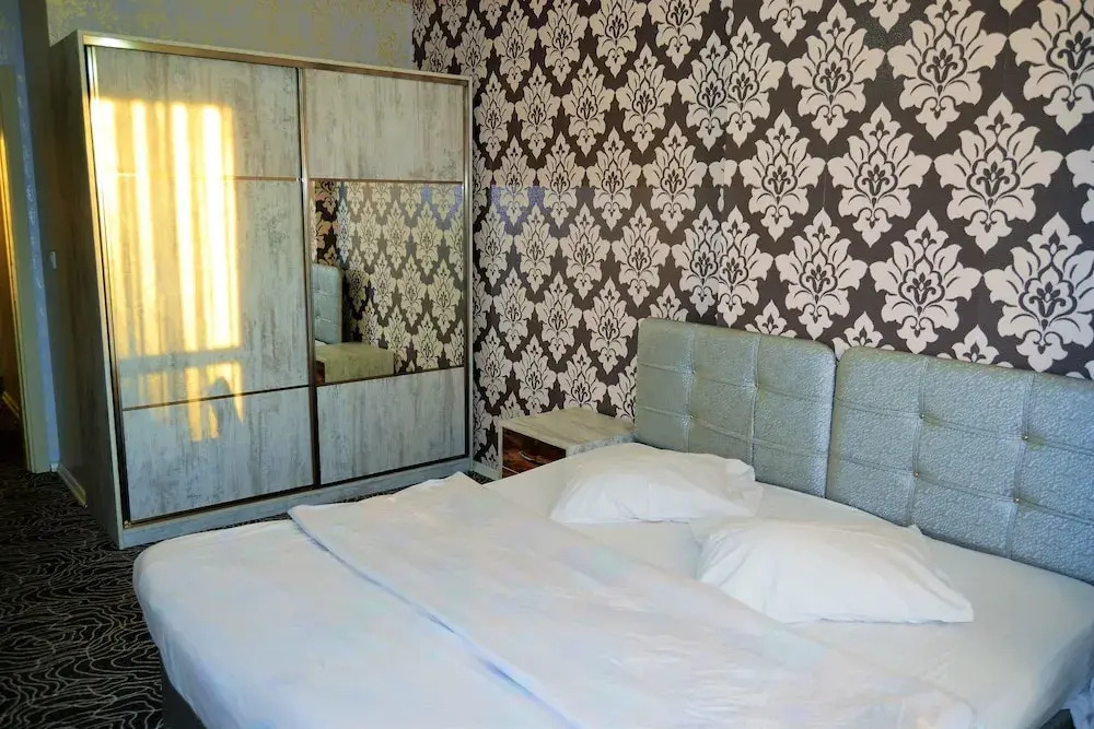 King Suit Hotel