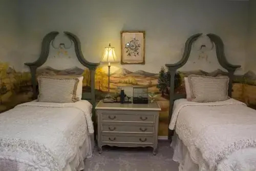 Sunset - 5 Br home by RedAwning