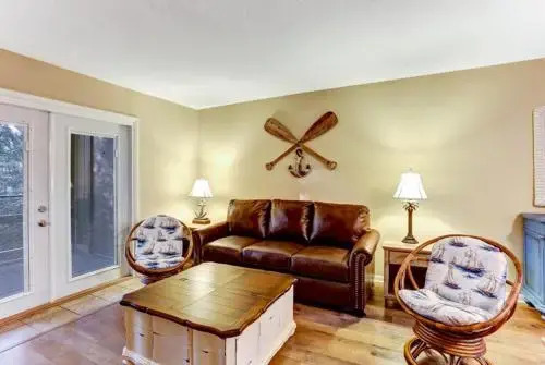 Amelia Landings Condo, Easy Access to the Pool and Short Walk to the Beach by RedAwning