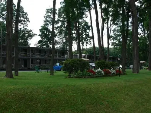 Locust Grove Motel