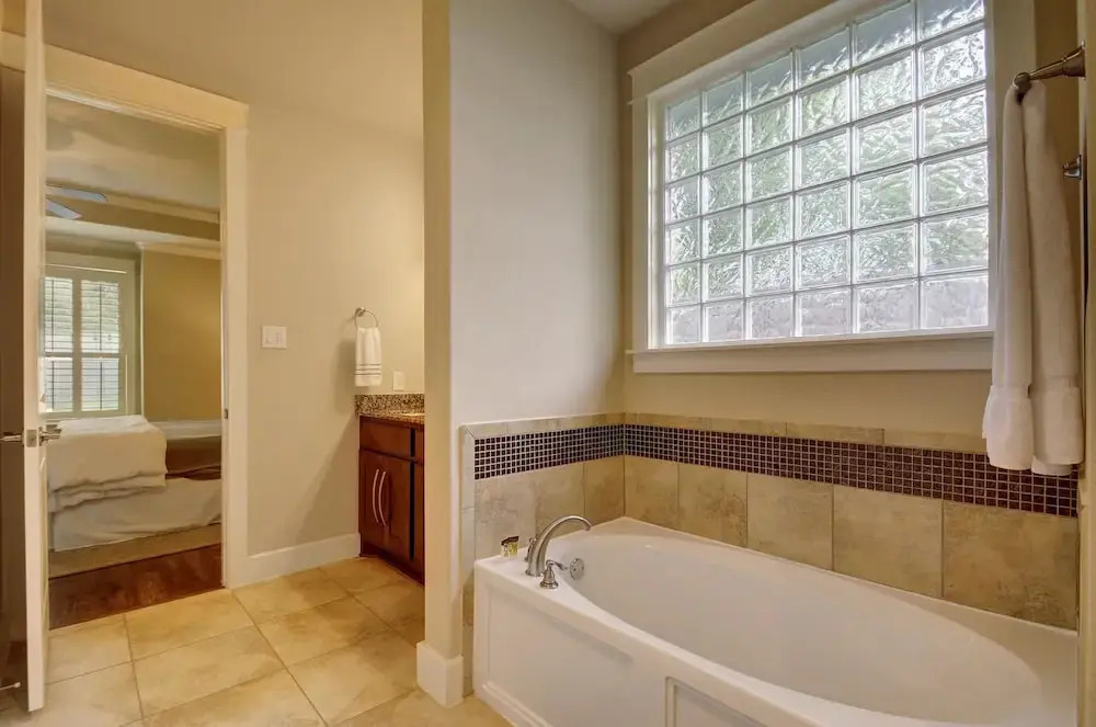 East Austin 4BR Modern Luxury Home Walk to the boardwalk by RedAwning