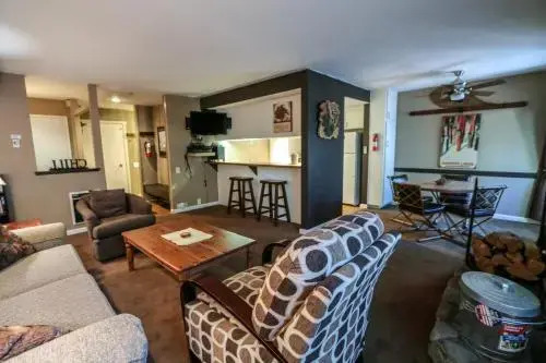 Horizons 4 #119 Condo