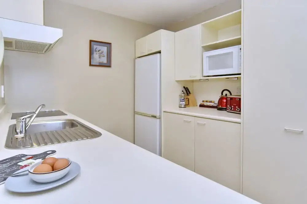 Park Lane Apartment 4