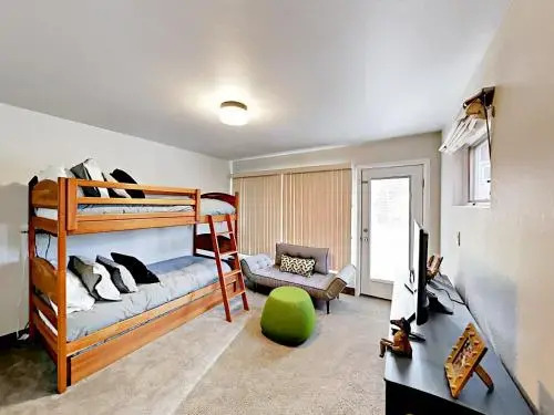 22 Wellington Lane Townhouse Unit 4