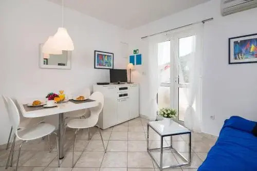 Apartments Sea Breeze