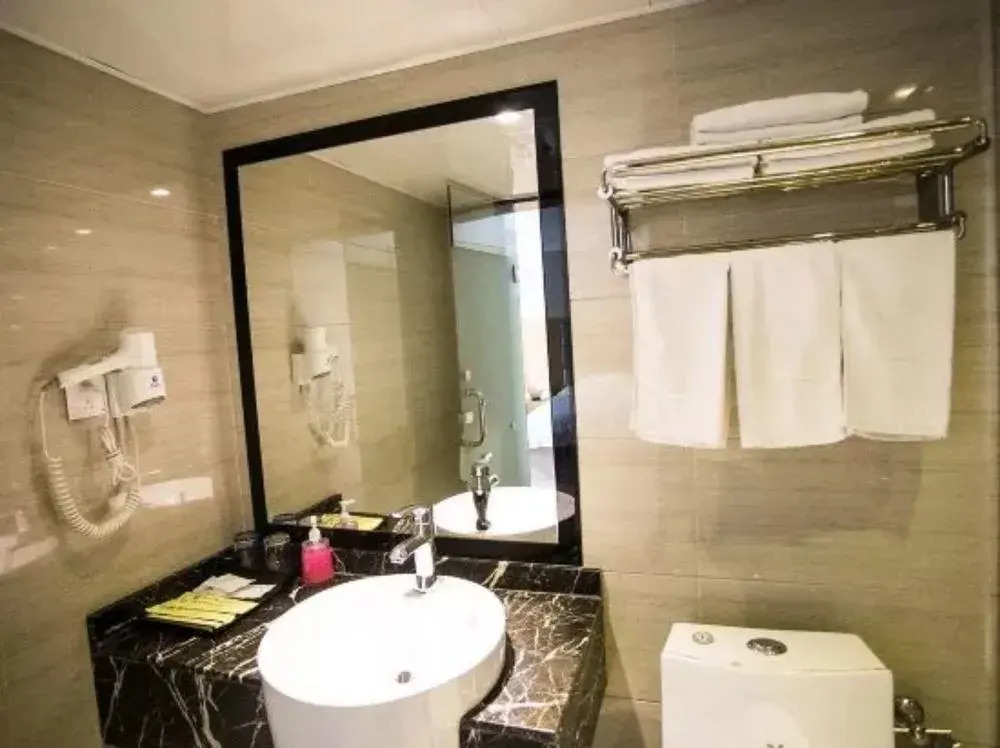 The Bai Lu Business Hotel