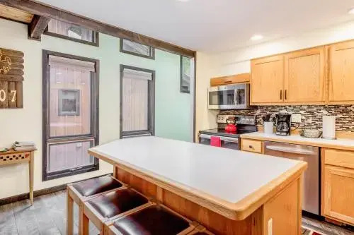 2663 Apres Ski Way Townhouse - 3 Br townhouse by RedAwning