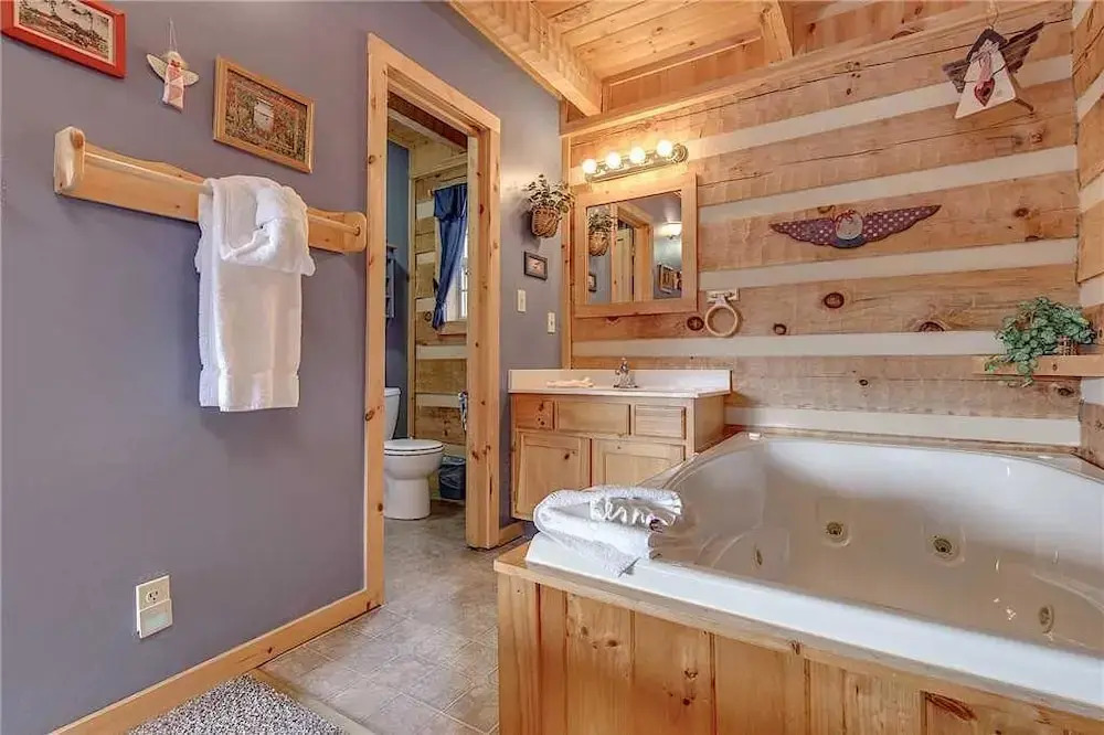 Nestled Inn- One Bedroom Cabin