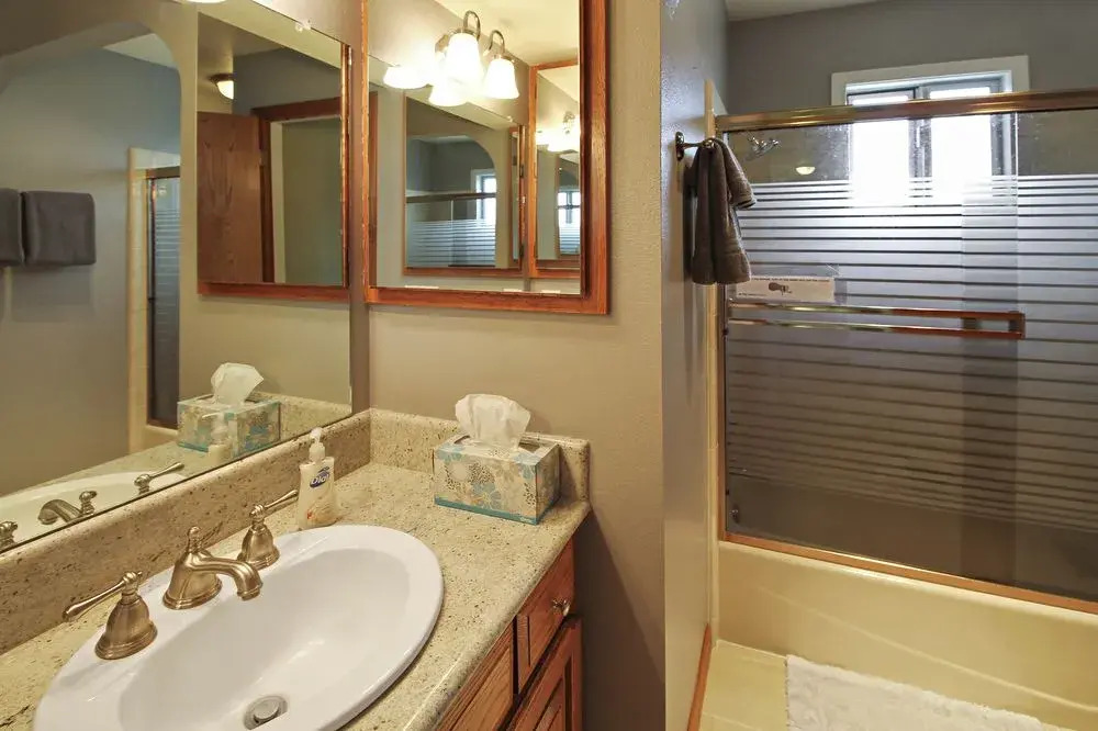 COF Circle of Friends 3 Br home by RedAwning