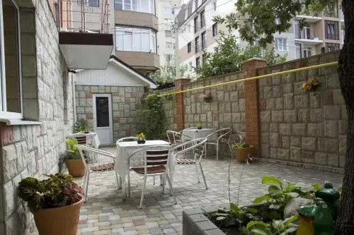 Divnyy Guest House