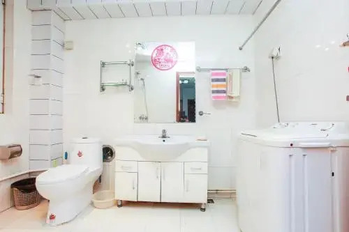 Jinshatan Qinglang Holiday Hotel