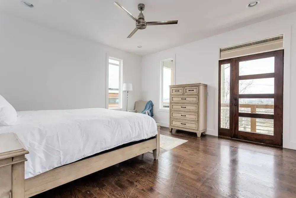 Sleek 3br/3ba w/ Rooftop by Downtown by Domio