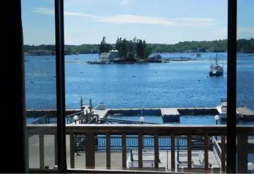 Cap N Fish'S Waterfront Inn