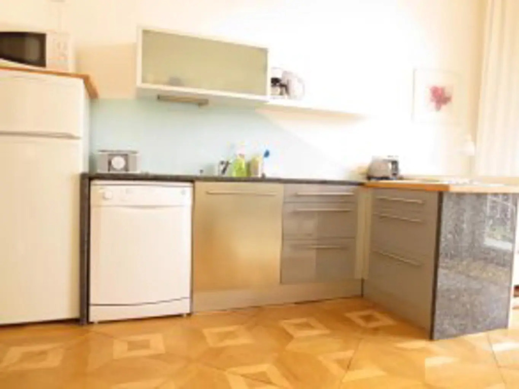 WOLKE, Apartment oder Doppelzimmer, Zentrum, am Fluss, Parkplatz