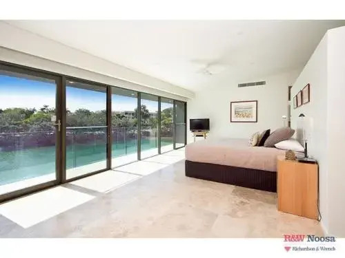 Canalfront Retreat, Private Jetty & Pool