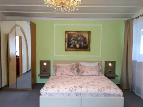 Golden GaPa Central Family Apartment 8