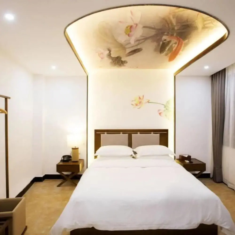 Floral Hotel Fenghuang Poshan Mansion