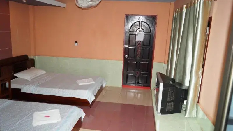 Mary 2 Hotel