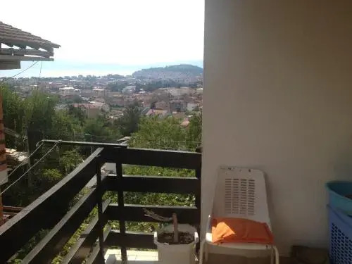 Leo Apartment