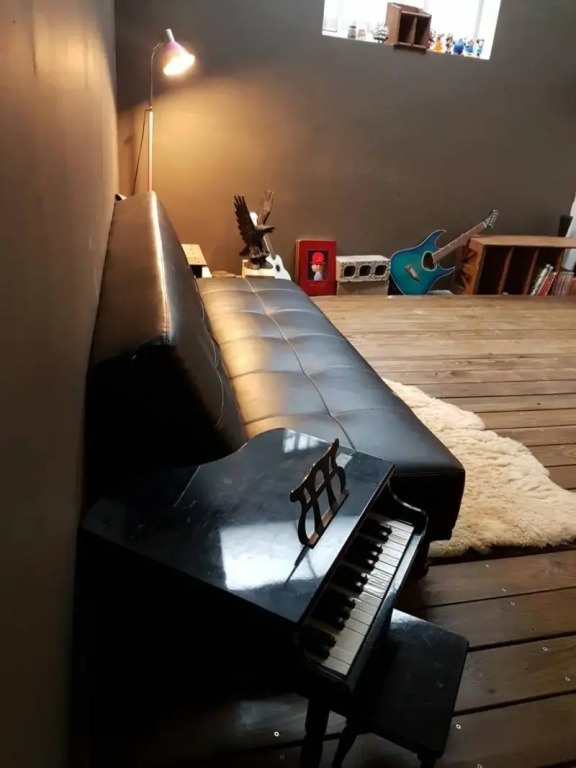 Mo Ground Book&Bed